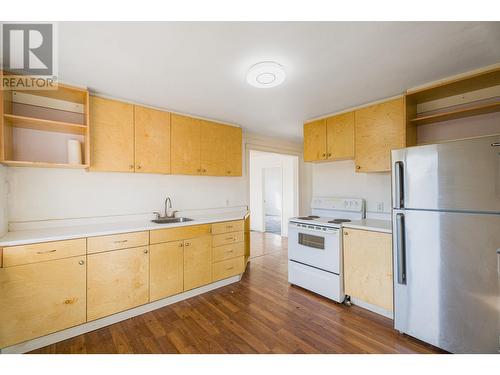 928 Sherbrooke Avenue, Kamloops, BC - Indoor Photo Showing Kitchen