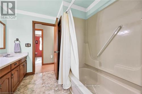 4949 Rainham Road, Haldimand, ON - Indoor Photo Showing Bathroom