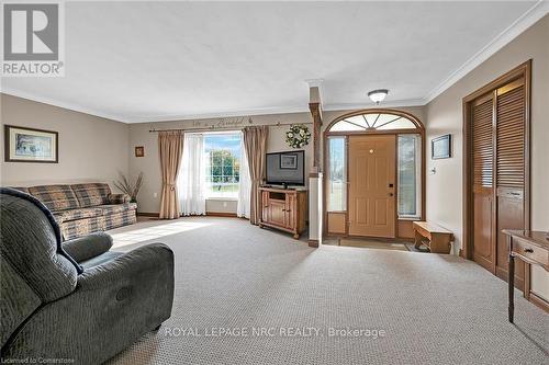 4949 Rainham Road, Haldimand, ON - Indoor Photo Showing Living Room