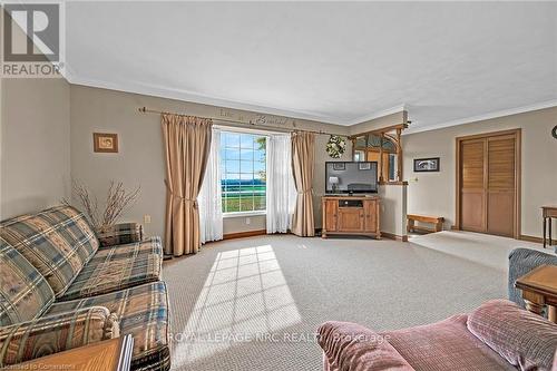 4949 Rainham Road, Haldimand, ON - Indoor Photo Showing Living Room