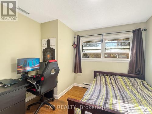 164 Atkinson Boulevard, London, ON - Indoor Photo Showing Bedroom