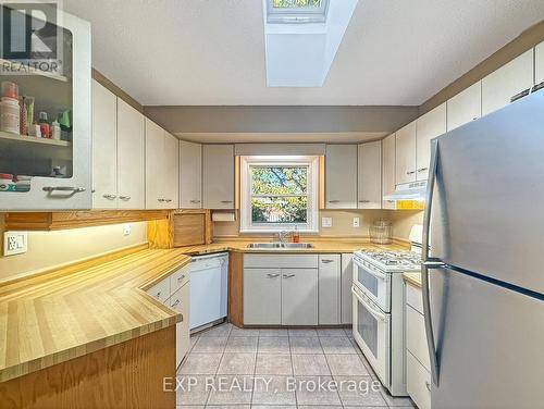 164 Atkinson Boulevard, London, ON - Indoor Photo Showing Kitchen