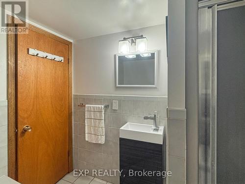 164 Atkinson Boulevard, London, ON - Indoor Photo Showing Bathroom