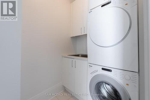 Ph1404 - 29 Queens Quay E, Toronto, ON - Indoor Photo Showing Laundry Room