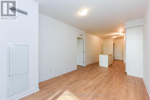 206 - 30 Elm Drive W, Mississauga, ON - Indoor Photo Showing Other Room