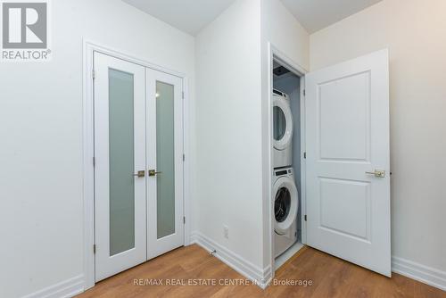 206 - 30 Elm Drive W, Mississauga, ON - Indoor Photo Showing Laundry Room