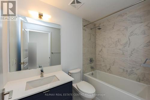 206 - 30 Elm Drive W, Mississauga, ON - Indoor Photo Showing Bathroom