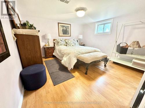 1252 Hillhurst Road, Oakville, ON - Indoor Photo Showing Bedroom