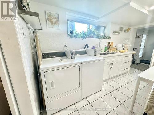 1252 Hillhurst Road, Oakville, ON - Indoor Photo Showing Laundry Room