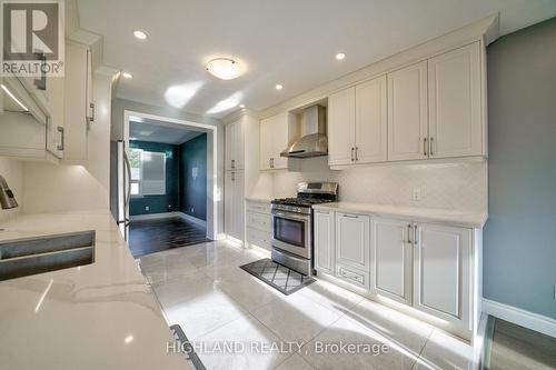 5375 Turney Drive, Mississauga, ON - Indoor Photo Showing Kitchen