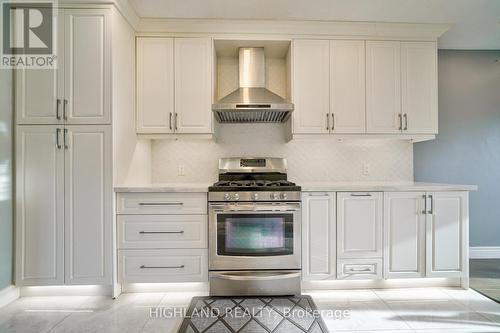 5375 Turney Drive, Mississauga, ON - Indoor Photo Showing Kitchen