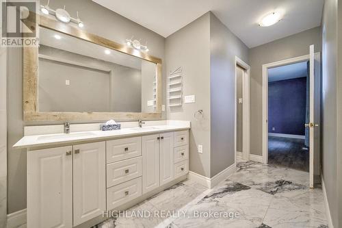 5375 Turney Drive, Mississauga, ON - Indoor Photo Showing Bathroom