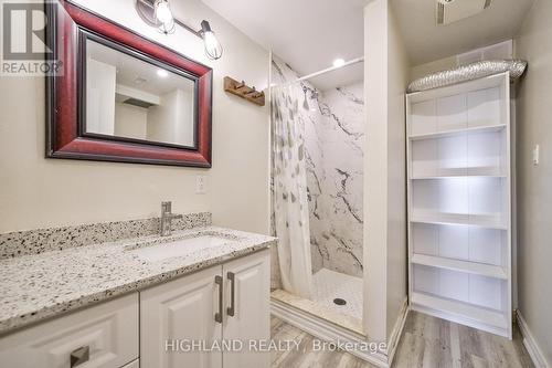 5375 Turney Drive, Mississauga, ON - Indoor Photo Showing Bathroom