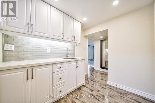 5375 Turney Drive, Mississauga, ON - Indoor Photo Showing Kitchen