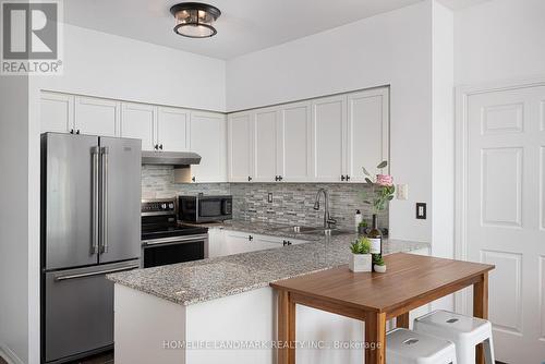 2612 - 230 Queens Quay W, Toronto, ON - Indoor Photo Showing Kitchen