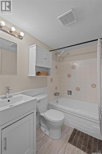 414 1580 Olive Diefenbaker Drive, Prince Albert, SK - Indoor Photo Showing Bathroom