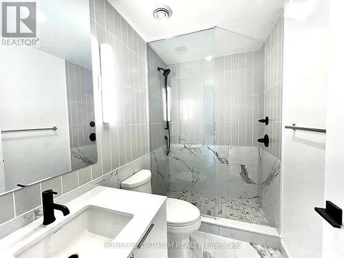 2301 - 327 King Street, Toronto, ON - Indoor Photo Showing Bathroom