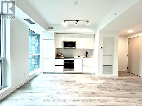 2301 - 327 King Street, Toronto, ON - Indoor Photo Showing Kitchen