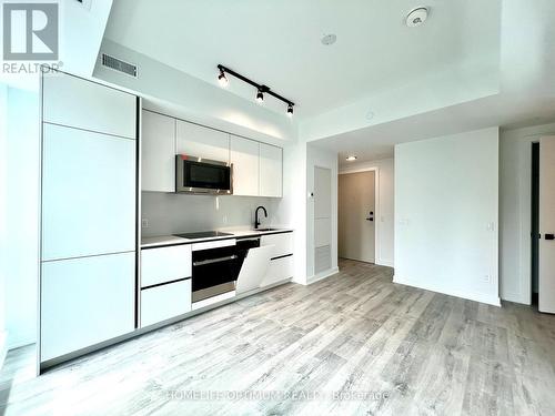 2301 - 327 King Street, Toronto, ON - Indoor Photo Showing Kitchen