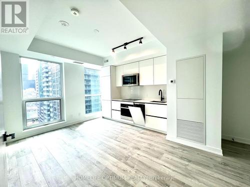 2301 - 327 King Street, Toronto, ON - Indoor Photo Showing Kitchen