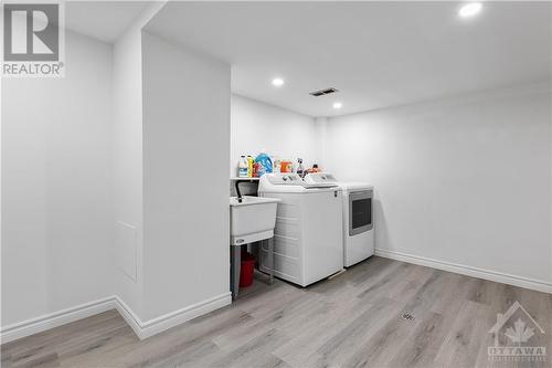 2219 Stonehenge Crescent, Ottawa, ON - Indoor Photo Showing Laundry Room