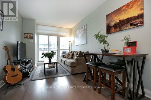 1021 - 1185 The Queensway, Toronto, ON - Indoor Photo Showing Living Room