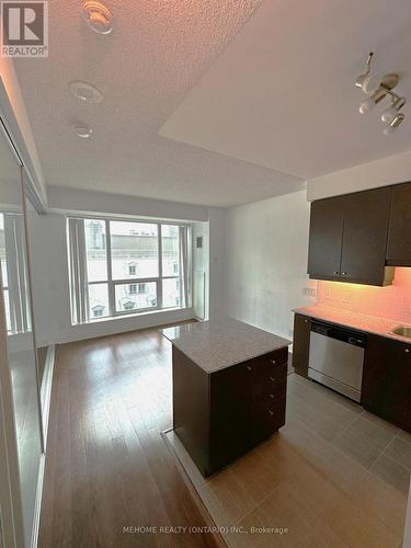 901 - 38 The Esplanade, Toronto, ON - Indoor Photo Showing Kitchen