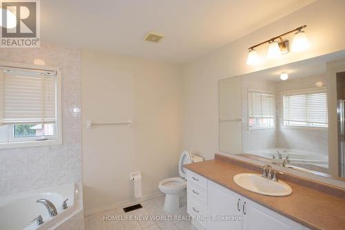 232 River Ridge Boulevard, Aurora, ON - Indoor Photo Showing Bathroom