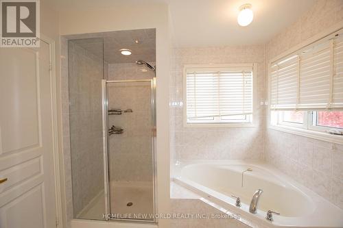 232 River Ridge Boulevard, Aurora, ON - Indoor Photo Showing Bathroom