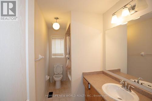 232 River Ridge Boulevard, Aurora, ON - Indoor Photo Showing Bathroom