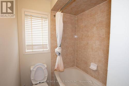 232 River Ridge Boulevard, Aurora, ON - Indoor Photo Showing Bathroom