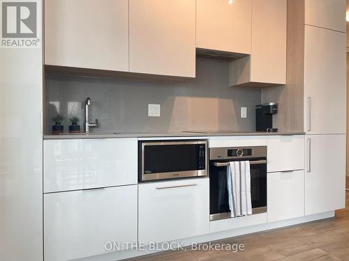 4007 - 28 Freeland St. Street, Toronto, ON - Indoor Photo Showing Kitchen