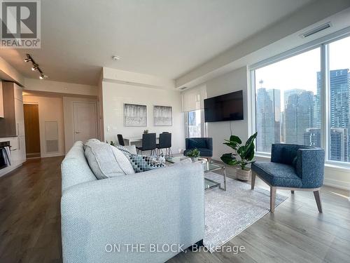 4007 - 28 Freeland St. Street, Toronto, ON - Indoor Photo Showing Living Room