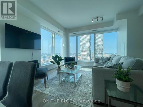 4007 - 28 Freeland St. Street, Toronto, ON - Indoor Photo Showing Living Room