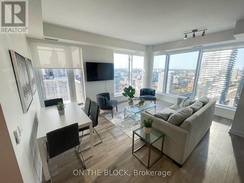 4007 - 28 Freeland St. Street, Toronto, ON - Indoor Photo Showing Living Room