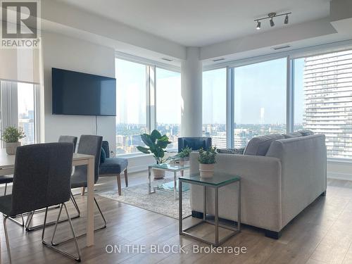 4007 - 28 Freeland St. Street, Toronto, ON - Indoor Photo Showing Living Room