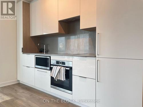 4007 - 28 Freeland St. Street, Toronto, ON - Indoor Photo Showing Kitchen