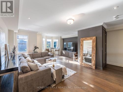 9881 Keele Street, Vaughan, ON - Indoor Photo Showing Living Room