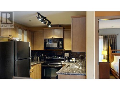 1200 Rancher Creek Road Unit# 147D, Osoyoos, BC - Indoor Photo Showing Kitchen