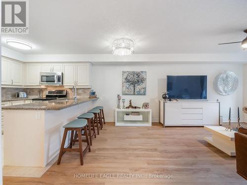 9 - 53 Ferndale Drive S, Barrie, ON - Indoor Photo Showing Kitchen