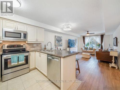 9 - 53 Ferndale Drive S, Barrie, ON - Indoor Photo Showing Kitchen