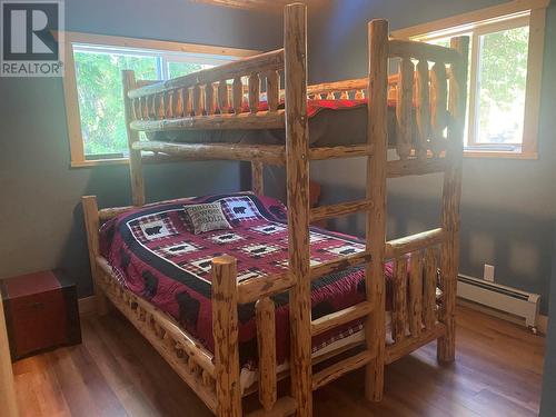 7316 Aspen Road, Anglemont, BC - Indoor Photo Showing Bedroom