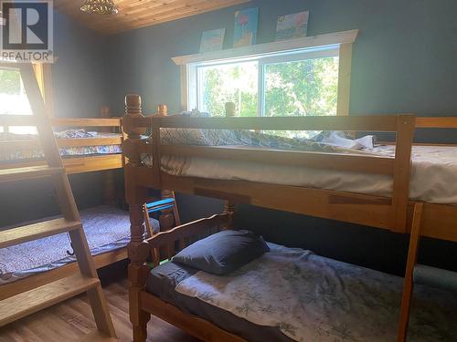 7316 Aspen Road, Anglemont, BC - Indoor Photo Showing Bedroom