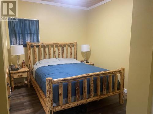 7316 Aspen Road, Anglemont, BC - Indoor Photo Showing Bedroom