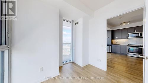 3313 - 7895 Jane Street, Vaughan, ON - Indoor Photo Showing Kitchen