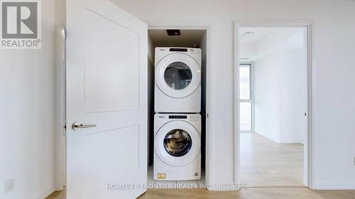 3313 - 7895 Jane Street, Vaughan, ON - Indoor Photo Showing Laundry Room