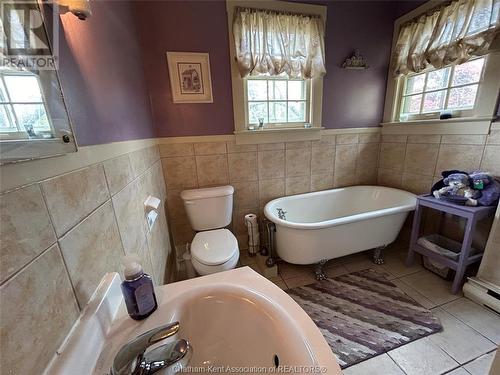 119 Grand Avenue East, Chatham, ON - Indoor Photo Showing Bathroom