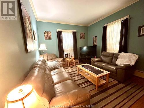 119 Grand Avenue East, Chatham, ON - Indoor Photo Showing Living Room