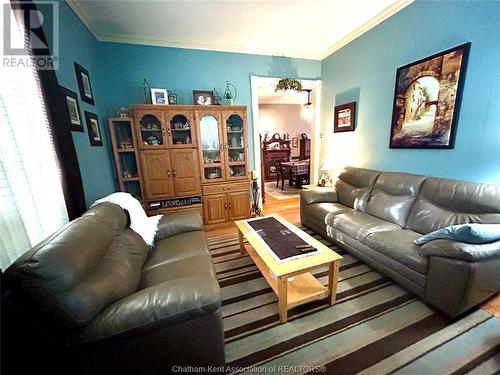 119 Grand Avenue East, Chatham, ON - Indoor Photo Showing Living Room