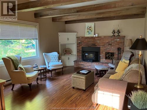 27 O'Brien Drive, Chatham, ON - Indoor Photo Showing Living Room With Fireplace